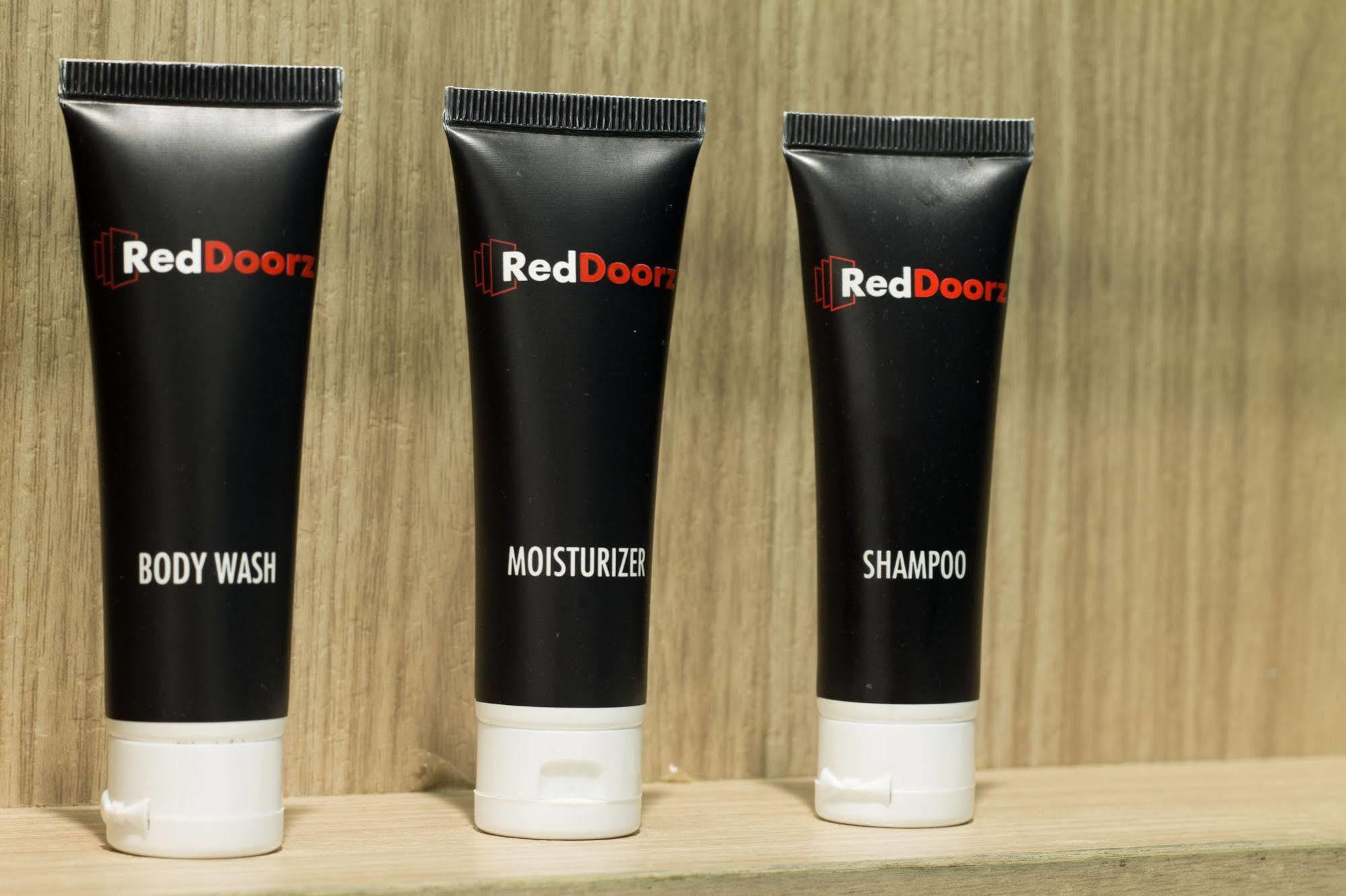 Reddoorz Plus @ Setiabudi Eight Τζακάρτα Εξωτερικό φωτογραφία