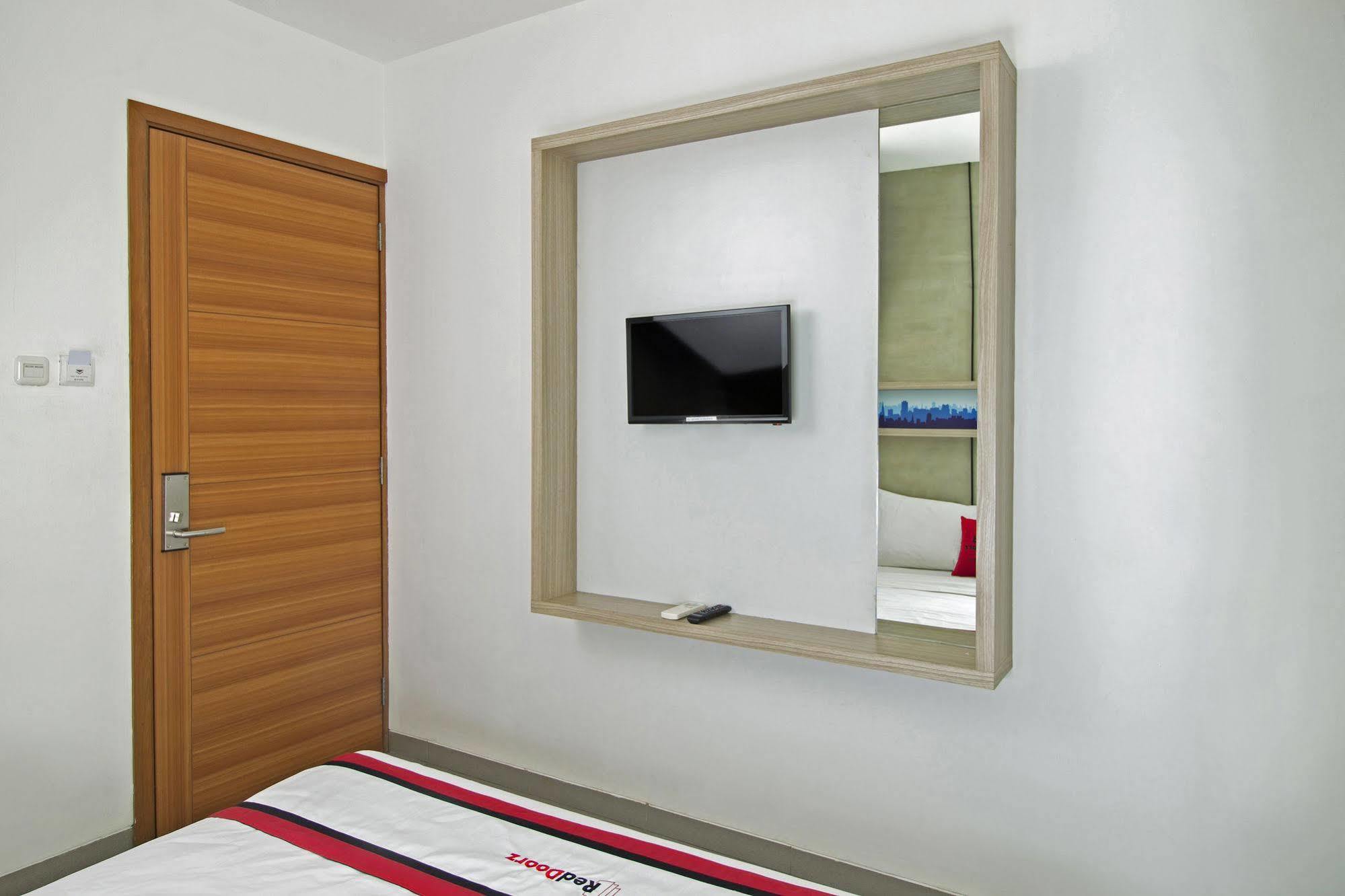 Reddoorz Plus @ Setiabudi Eight Τζακάρτα Εξωτερικό φωτογραφία