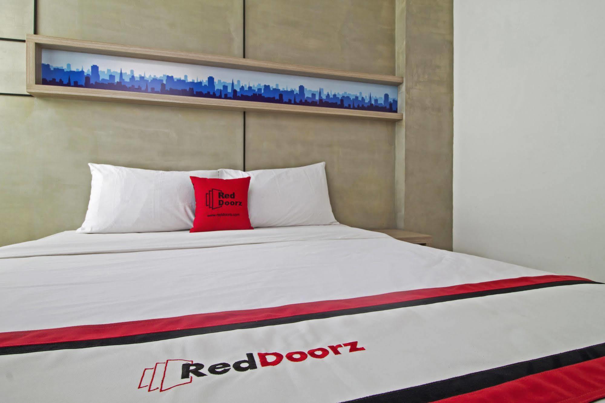 Reddoorz Plus @ Setiabudi Eight Τζακάρτα Εξωτερικό φωτογραφία