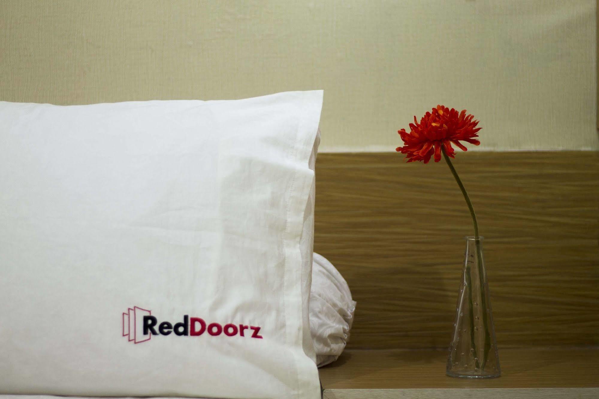 Reddoorz Plus @ Setiabudi Eight Τζακάρτα Εξωτερικό φωτογραφία